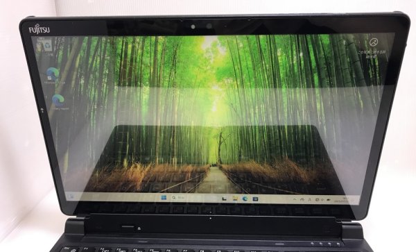 画像2: [B級品]富士通 ARROWS Tab Q738/SB (Core i5 8350U 1.7GHz/8GB/128GB/Wi-Fi/Webカメラ/Windows 11 Pro/13.3インチ)