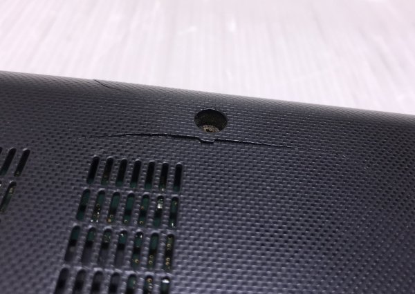 裏面にボディ割れあり