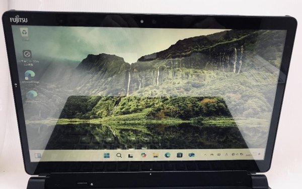 画像2: [B級品]富士通 ARROWS Tab Q738/SB (Core i5 8350U 1.7GHz/8GB/128GB/Wi-Fi/Webカメラ/Windows 11 Pro/13.3インチ)