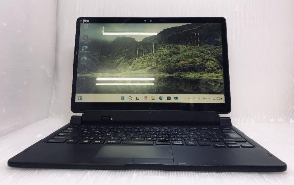 画像1: [B級品]富士通 ARROWS Tab Q738/SB (Core i5 8350U 1.7GHz/8GB/128GB/Wi-Fi/Webカメラ/Windows 11 Pro/13.3インチ)