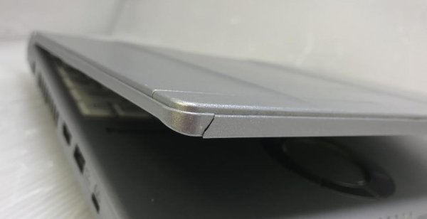液晶左枠割れあり