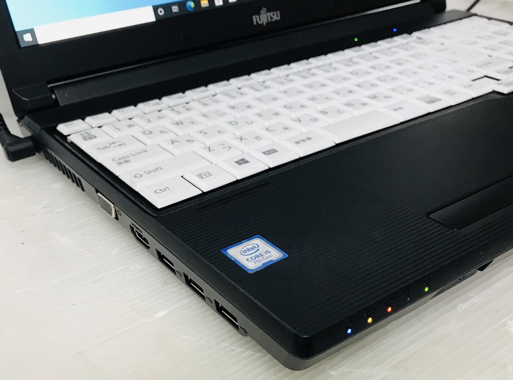 富士通 Lifebook A577/V (Core i5-7300U 2.6GHz/8GB/SSD 256GB/WiFi