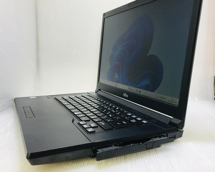 富士通 LIFEBOOK A579/B (Core i5-8265U 1.6GHz/8GB/SSD 240GB